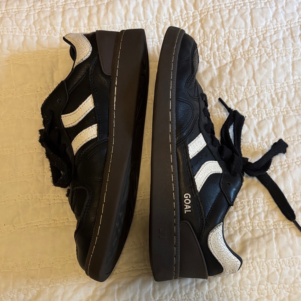 Coolway Black and White Sneakers